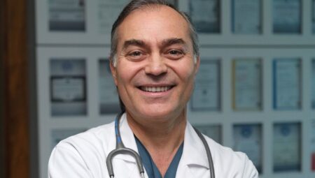 Dr. Mustafa Karakan bölgesel anestezi modelleri ve sinir blokları hakkında deneyimlerini paylaştı.